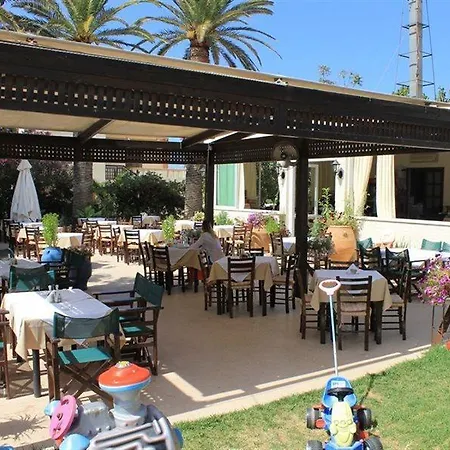 Varvaras Diamond Aparthotel