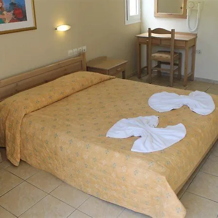 Varvaras Diamond Aparthotel 3*