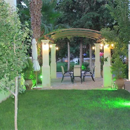 Varvaras Diamond Aparthotel