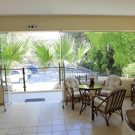 Varvaras Diamond Aparthotel 3*